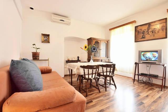 Omis Center Vila 外观 照片