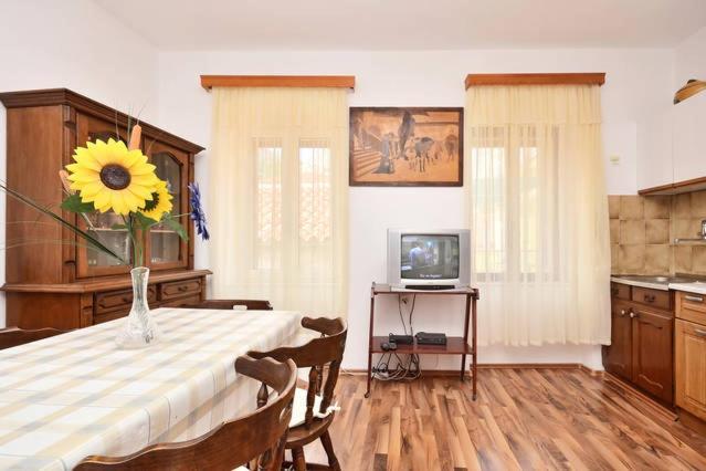 Omis Center Vila 外观 照片
