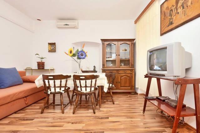 Omis Center Vila 外观 照片